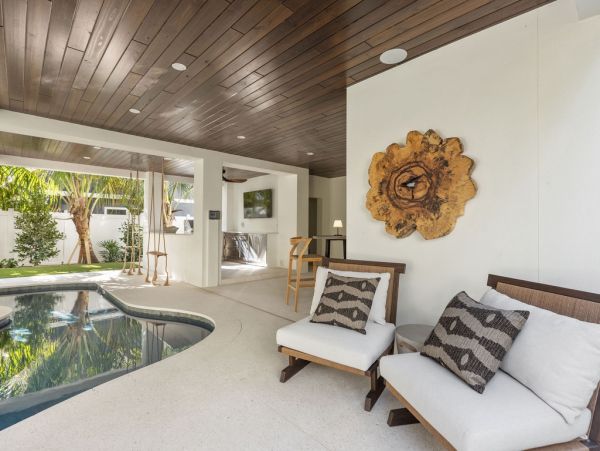 Luxury Beach-Block Home in Anna Maria Island - Unforgettable Getaway