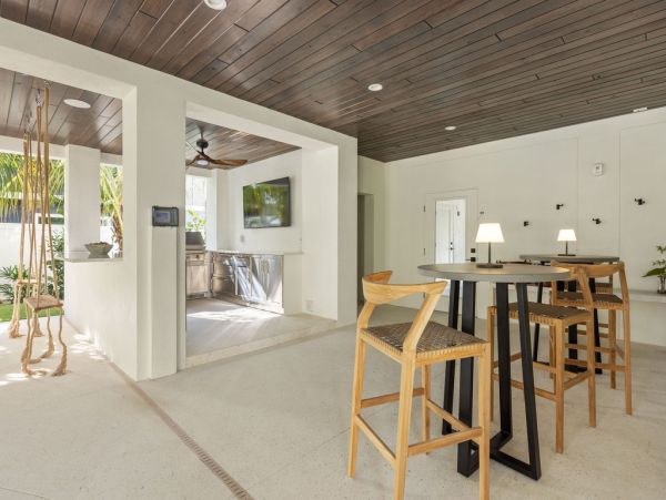 Luxury Beach-Block Home in Anna Maria Island - Unforgettable Getaway
