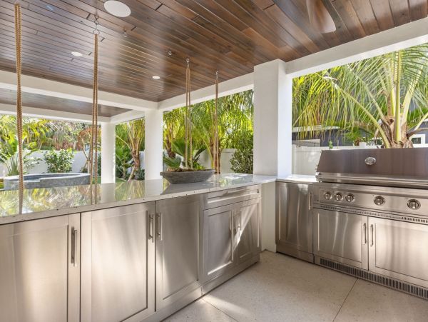 Luxury Beach-Block Home in Anna Maria Island - Unforgettable Getaway