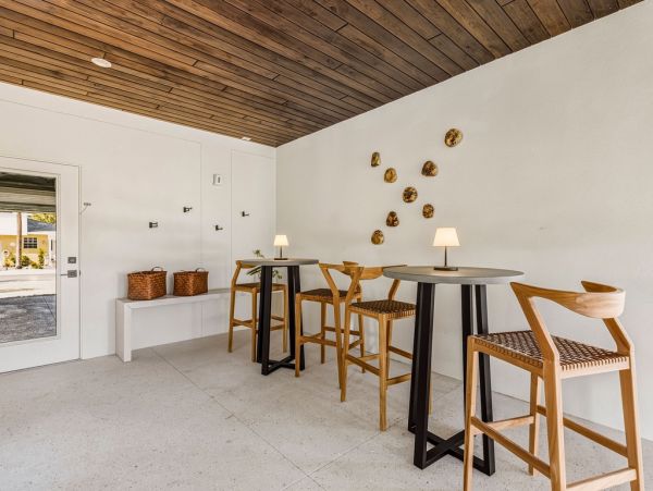 Luxury Beach-Block Home in Anna Maria Island - Unforgettable Getaway