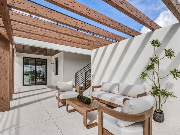 Luxury Beach-Block Home in Anna Maria Island - Unforgettable Getaway