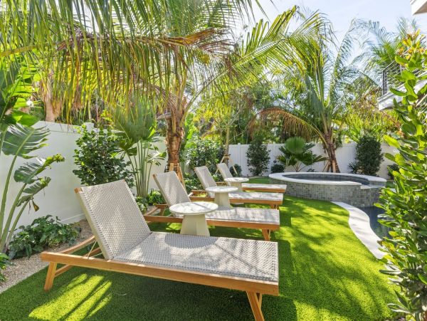 Luxury Beach-Block Home in Anna Maria Island - Unforgettable Getaway