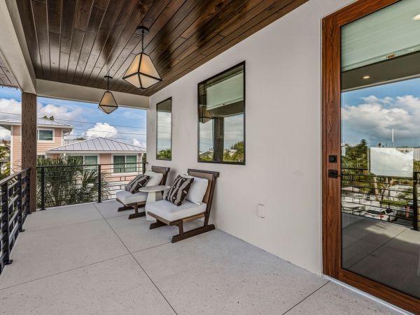 Luxury Beach-Block Home in Anna Maria Island - Unforgettable Getaway