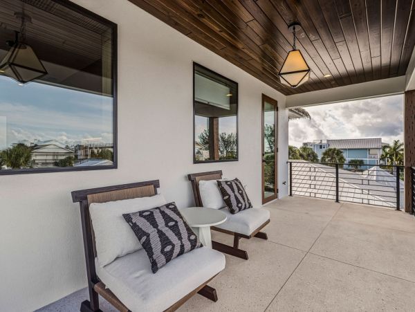 Luxury Beach-Block Home in Anna Maria Island - Unforgettable Getaway