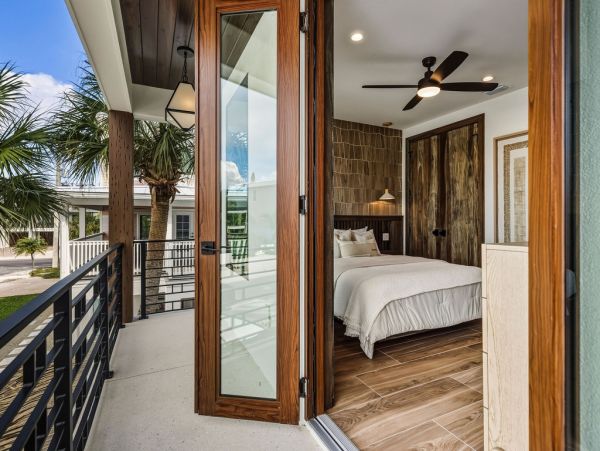 Luxury Beach-Block Home in Anna Maria Island - Unforgettable Getaway