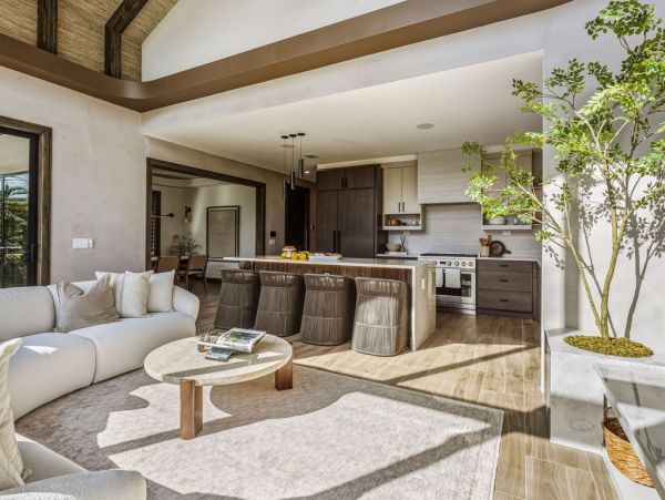 Luxury Beach-Block Home in Anna Maria Island - Unforgettable Getaway