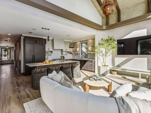 Luxury Beach-Block Home in Anna Maria Island - Unforgettable Getaway