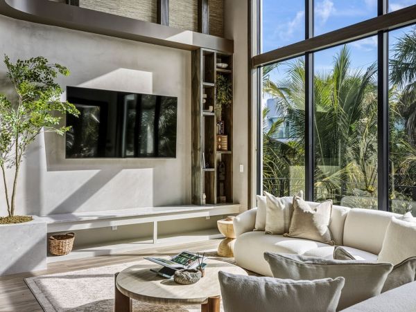 Luxury Beach-Block Home in Anna Maria Island - Unforgettable Getaway