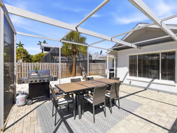 Siesta Key Vacation Rental - Family & Dog Friendly Home Near the Beach