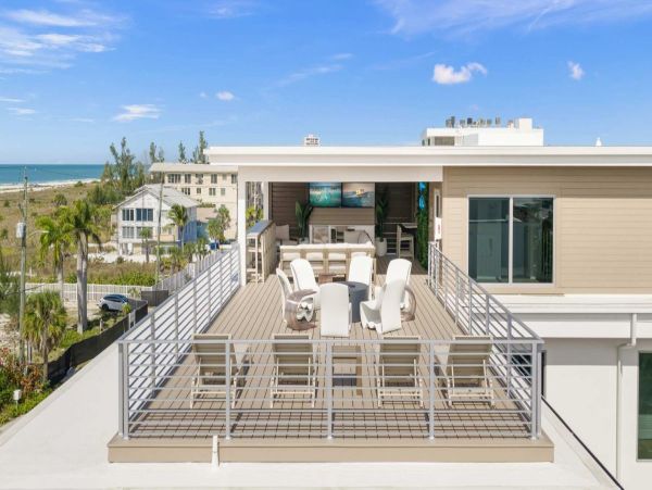 Siesta Key Luxury Vacation Rentals - Spacious Beachfront Homes