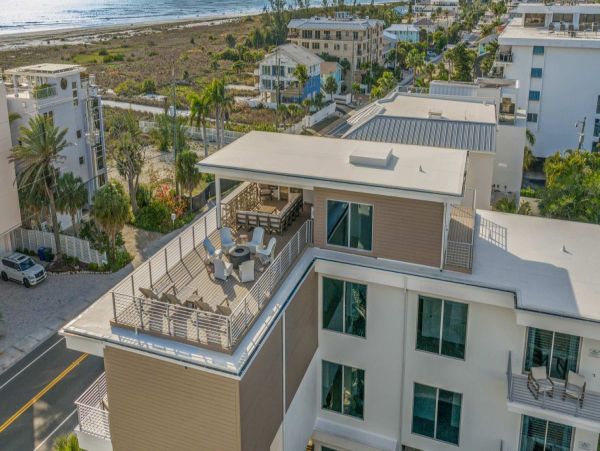 Siesta Key Luxury Vacation Rentals - Spacious Beachfront Homes