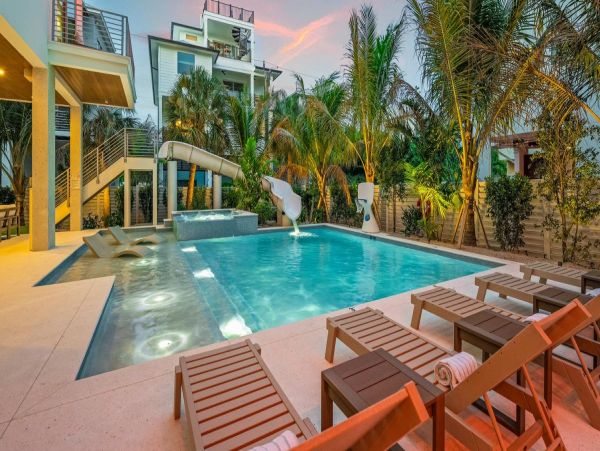 Siesta Key Luxury Vacation Rentals - Spacious Beachfront Homes
