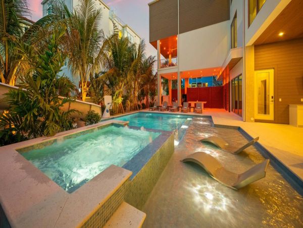 Siesta Key Luxury Vacation Rentals - Spacious Beachfront Homes