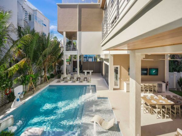 Siesta Key Luxury Vacation Rentals - Spacious Beachfront Homes