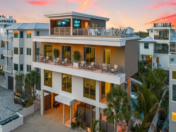 Siesta Key Luxury Vacation Rentals - Spacious Beachfront Homes