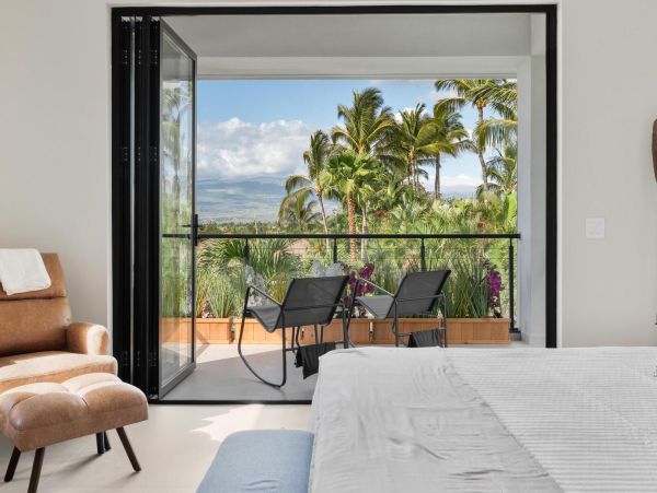 Luxury Big Island Vacation Rental -New Arrival Four Bedrooms & Den & Golf Cart Included