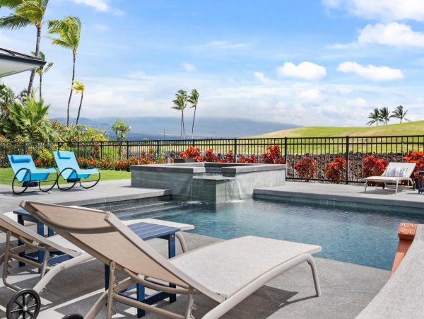 Luxury Big Island Vacation Rental -New Arrival Four Bedrooms & Den & Golf Cart Included