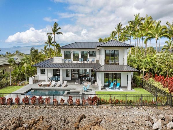 Luxury Big Island Vacation Rental -New Arrival Four Bedrooms & Den & Golf Cart Included