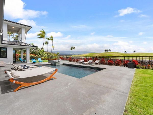 Luxury Big Island Vacation Rental -New Arrival Four Bedrooms & Den & Golf Cart Included