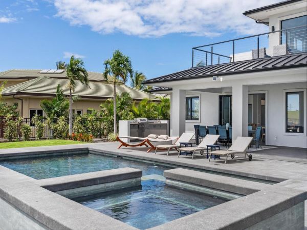 Luxury Big Island Vacation Rental -New Arrival Four Bedrooms & Den & Golf Cart Included