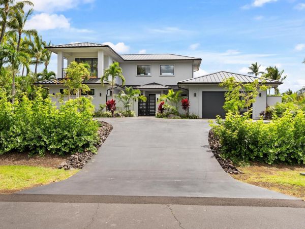 Luxury Big Island Vacation Rental -New Arrival Four Bedrooms & Den & Golf Cart Included