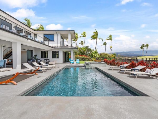 Luxury Big Island Vacation Rental -New Arrival Four Bedrooms & Den & Golf Cart Included