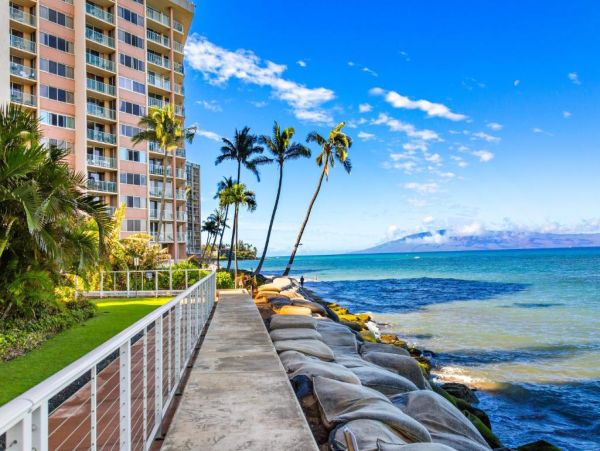 Oceanfront Maui Vacation Rental - Luxurious 2-Bedroom Condo