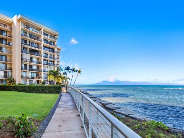 Oceanfront Maui Vacation Rental - Luxurious 2-Bedroom Condo