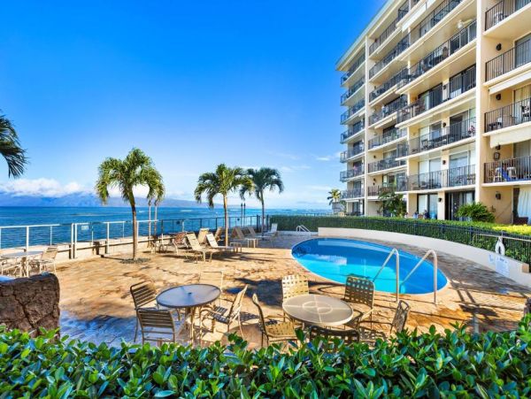 Oceanfront Maui Vacation Rental - Luxurious 2-Bedroom Condo