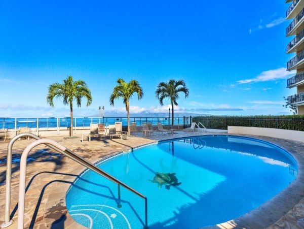Oceanfront Maui Vacation Rental - Luxurious 2-Bedroom Condo