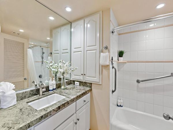 Oceanfront Maui Vacation Rental - Luxurious 2-Bedroom Condo