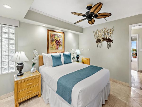 Oceanfront Maui Vacation Rental - Luxurious 2-Bedroom Condo