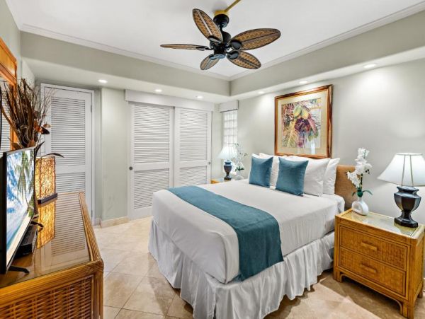 Oceanfront Maui Vacation Rental - Luxurious 2-Bedroom Condo