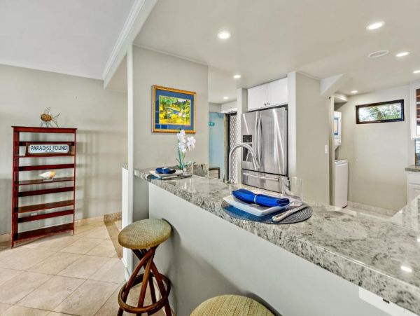 Oceanfront Maui Vacation Rental - Luxurious 2-Bedroom Condo