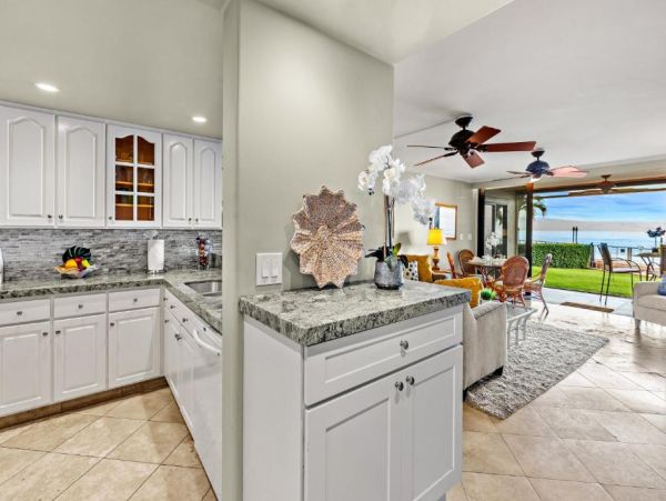 Oceanfront Maui Vacation Rental - Luxurious 2-Bedroom Condo