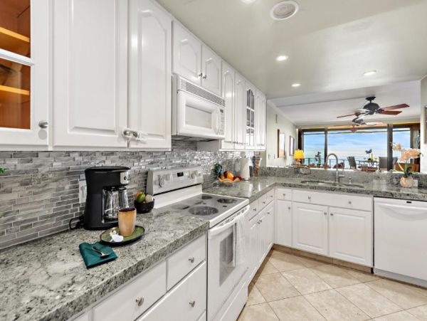 Oceanfront Maui Vacation Rental - Luxurious 2-Bedroom Condo