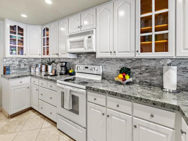 Oceanfront Maui Vacation Rental - Luxurious 2-Bedroom Condo