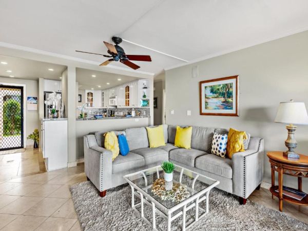 Oceanfront Maui Vacation Rental - Luxurious 2-Bedroom Condo