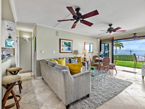 Oceanfront Maui Vacation Rental - Luxurious 2-Bedroom Condo