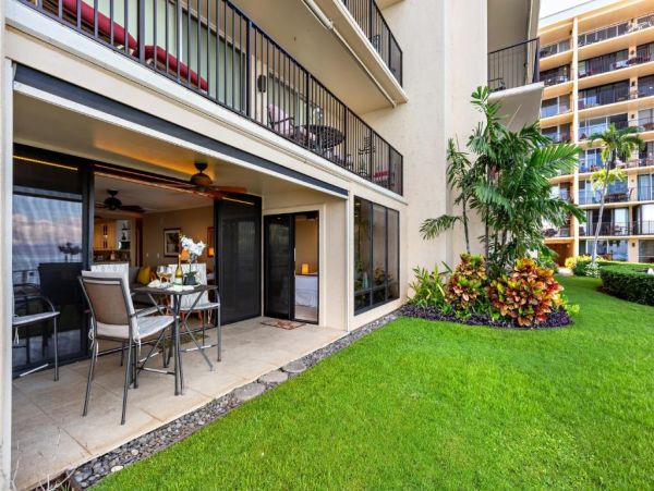 Oceanfront Maui Vacation Rental - Luxurious 2-Bedroom Condo