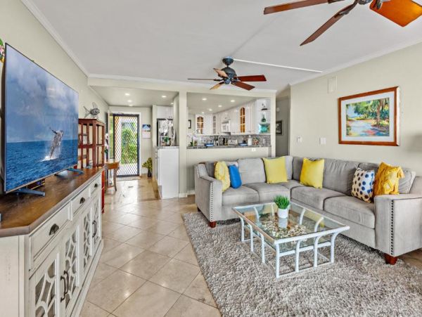 Oceanfront Maui Vacation Rental - Luxurious 2-Bedroom Condo