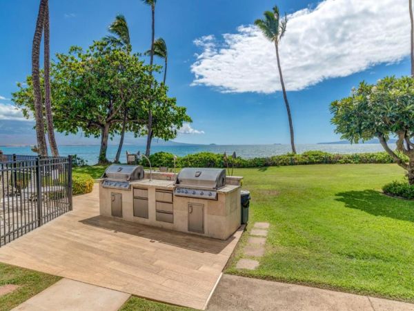 Stunning Oceanfront Condo in Maui - Perfect Getaway for Families & Friends