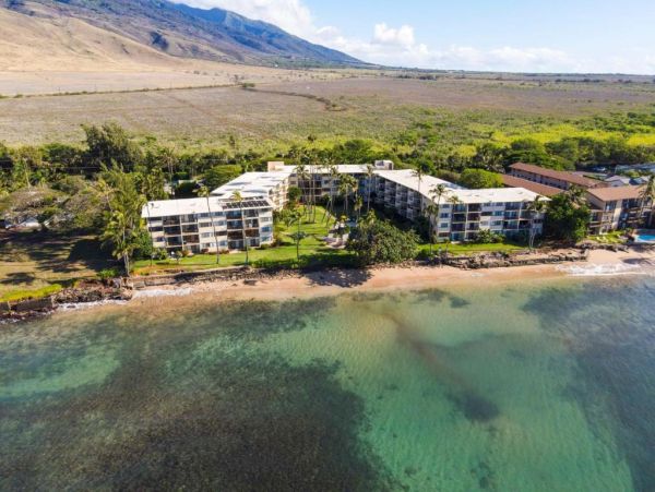Stunning Oceanfront Condo in Maui - Perfect Getaway for Families & Friends