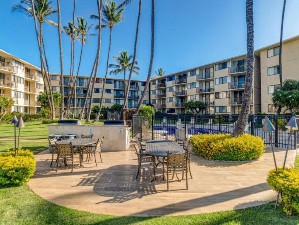 Stunning Oceanfront Condo in Maui - Perfect Getaway for Families & Friends