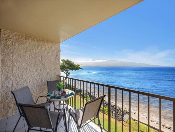 Stunning Oceanfront Condo in Maui - Perfect Getaway for Families & Friends