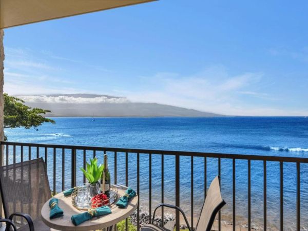 Stunning Oceanfront Condo in Maui - Perfect Getaway for Families & Friends