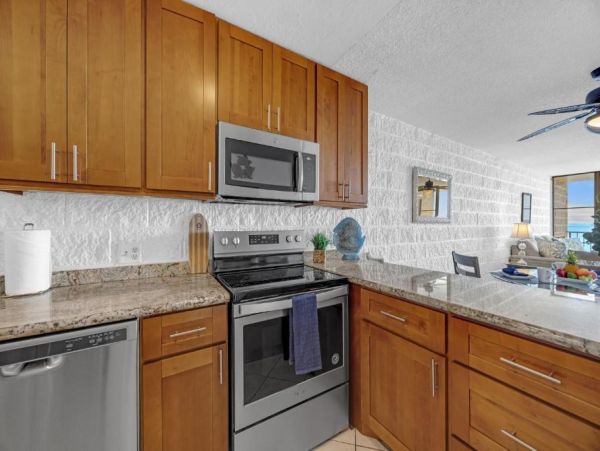 Stunning Oceanfront Condo in Maui - Perfect Getaway for Families & Friends
