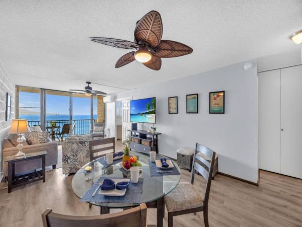 Stunning Oceanfront Condo in Maui - Perfect Getaway for Families & Friends