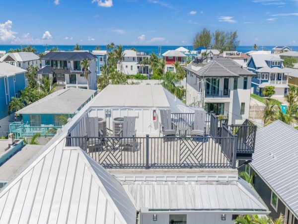 Coastal Luxury Retreat Near Bradenton Beach - 7-Bedroom & Private Pool