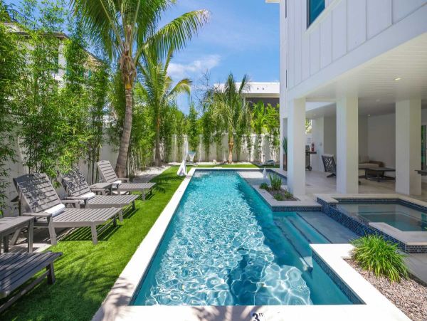 Coastal Luxury Retreat Near Bradenton Beach - 7-Bedroom & Private Pool